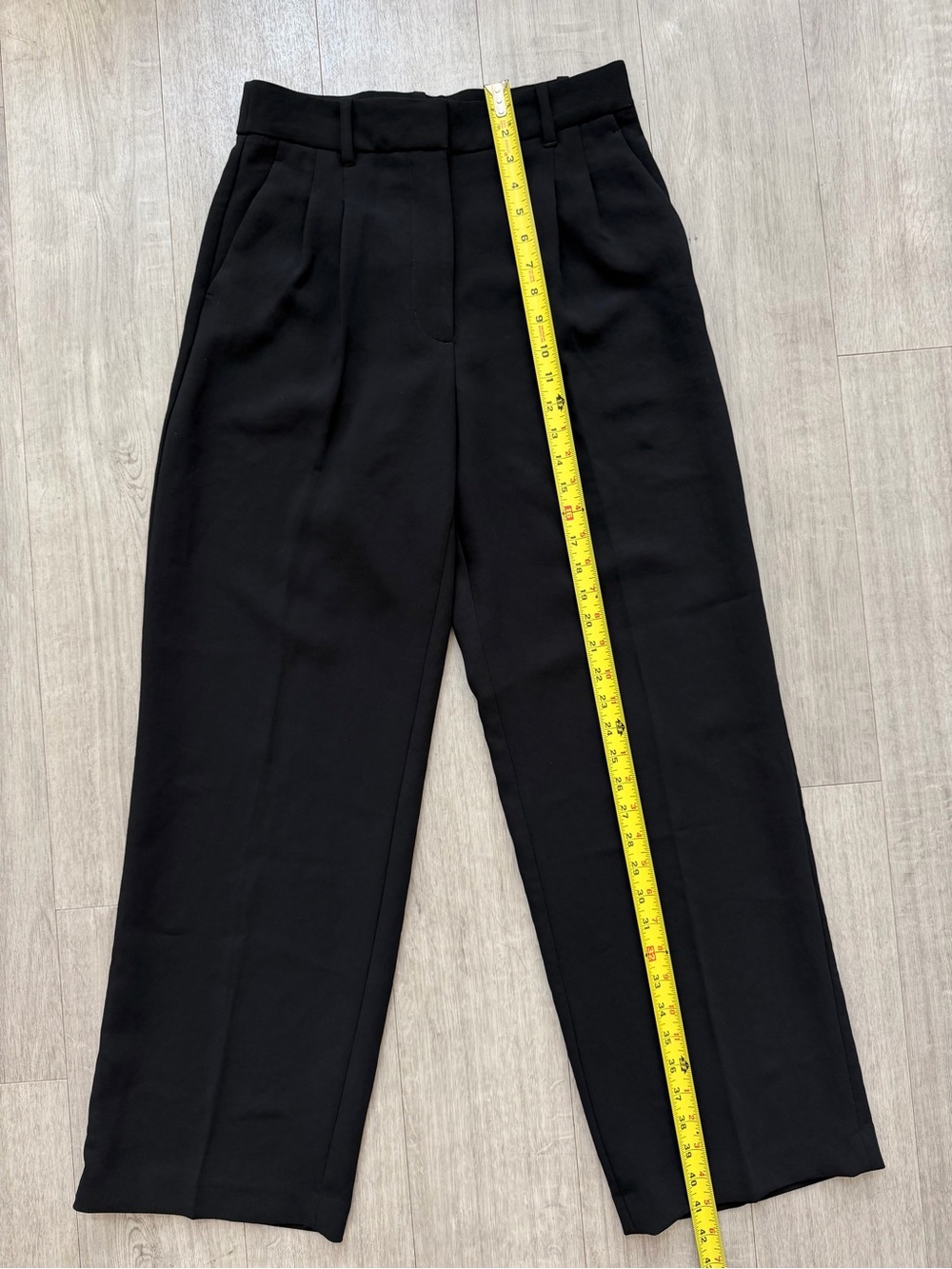 Aritzia The Effortless Pant Flex- Crepette in Black Size 8 Short - Picture 10 of 14